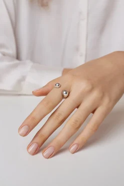 Dipua Anel Ashia em - Beleza Natural com um Toque Moderno