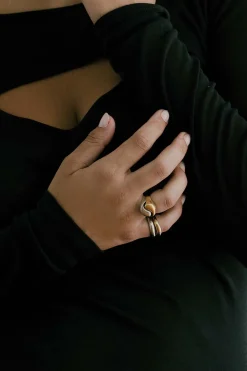 Dipua Anel Jin: Simplicidade com um Toque de Prata