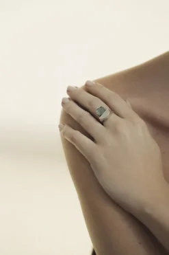 Dipua Anel Verde Banhado a - Design Moderno e Charme Contemporâneo