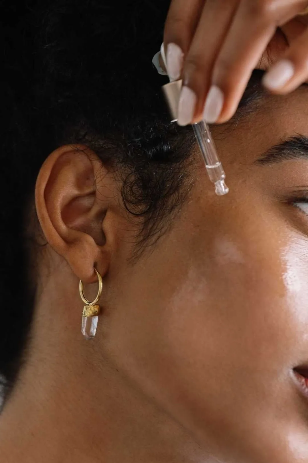 Dipua Argola Kriso em Ouro - Beleza com um Toque Contemporâneo