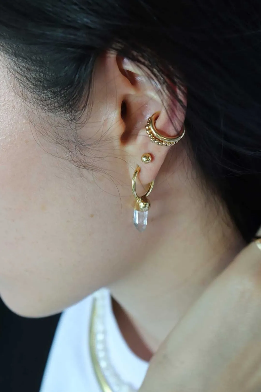 Dipua Argola Kriso em Ouro - Beleza com um Toque Contemporâneo