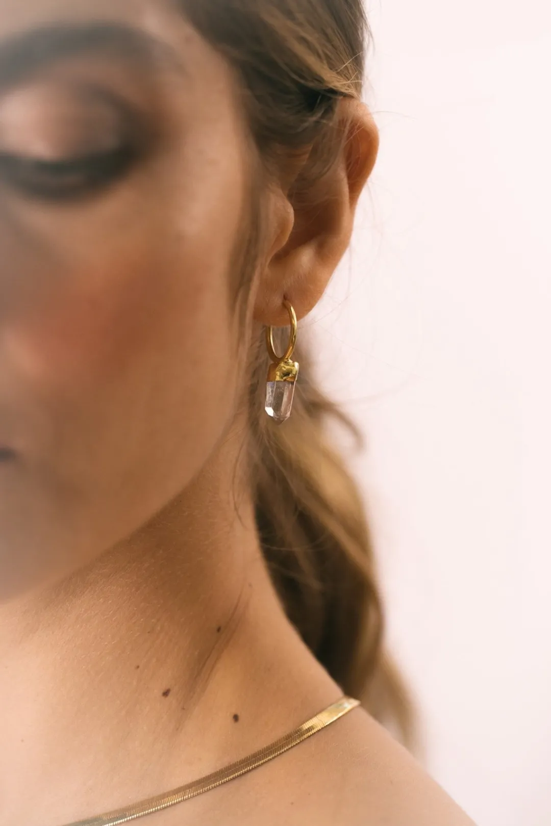 Dipua Argola Kriso em Ouro - Beleza com um Toque Contemporâneo