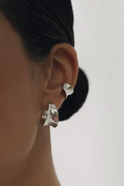 Dipua Argola Paris Banhada a Prata - Modernidade e Estilo em Uma Peça Única