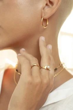 Dipua Argola Slim Banhada a Ouro - Simplicidade com um Toque de Charme
