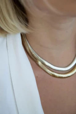Dipua Argola Twist Prateada: linda para diferentes estilos