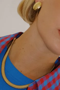 Dipua Argola Twist Prateada: linda para diferentes estilos