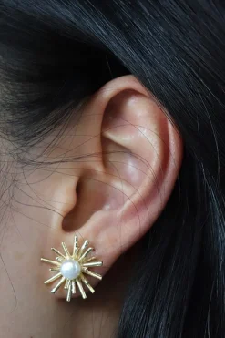 Dipua Brinco Capri Pérola Banhado a Ouro - Charme Radiante e Exclusivo
