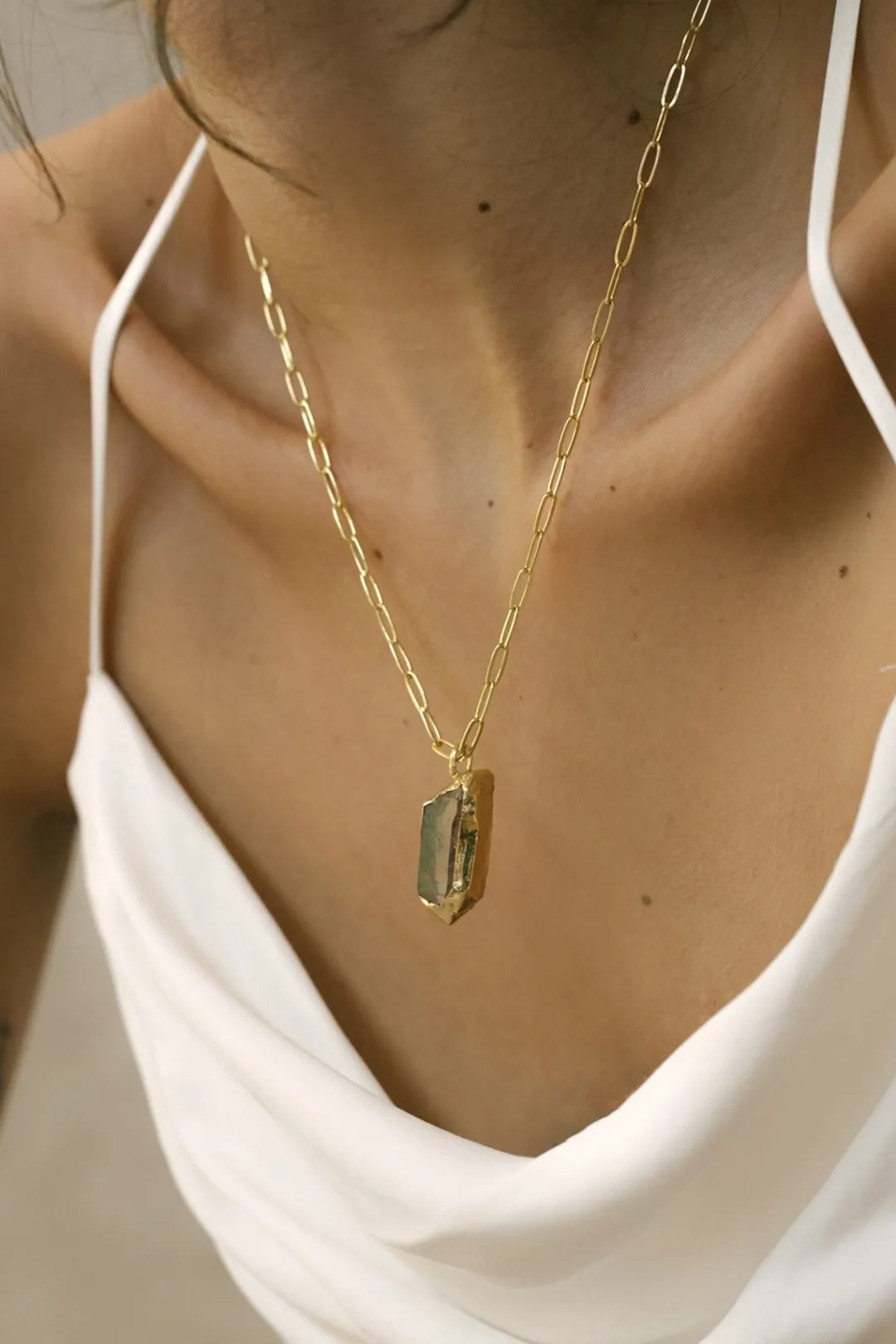 Dipua Colar Cleo Médio Banhado a - Estilo Moderno e Feminino em Cada Detalhe