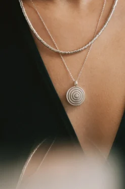 Dipua Colar Edi: Acessório Dourado que Encanta