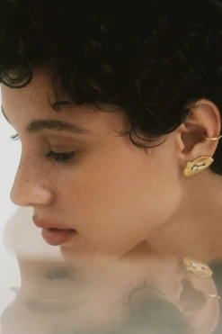 Dipua Ear Cuff Slim Banhado a - Modernidade e Estilo em Uma Peça