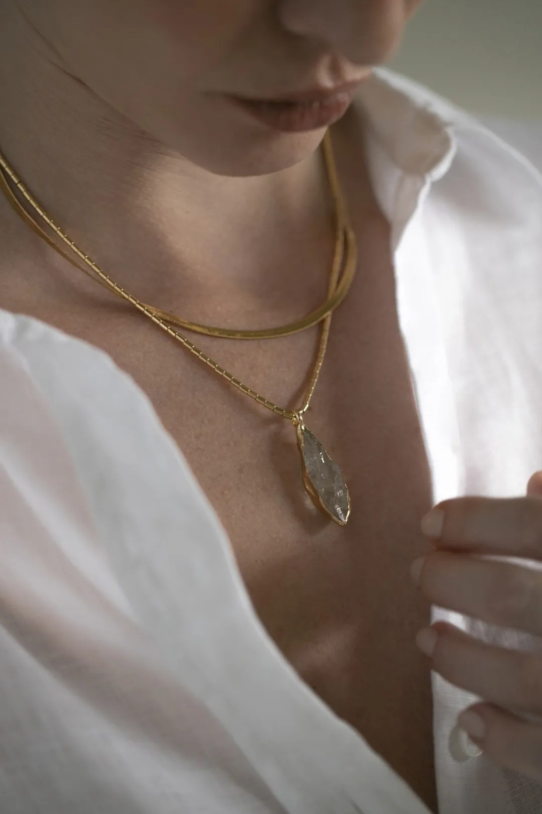 Dipua Pingente Ava em Ouro - Delicadeza com um Toque Moderno