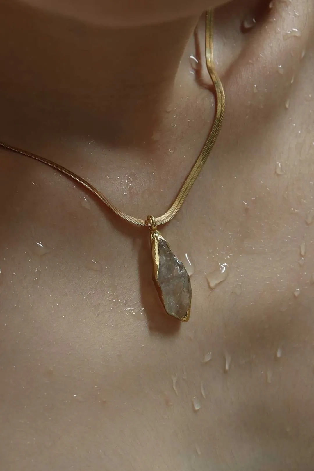 Dipua Pingente Ava em Ouro - Delicadeza com um Toque Moderno