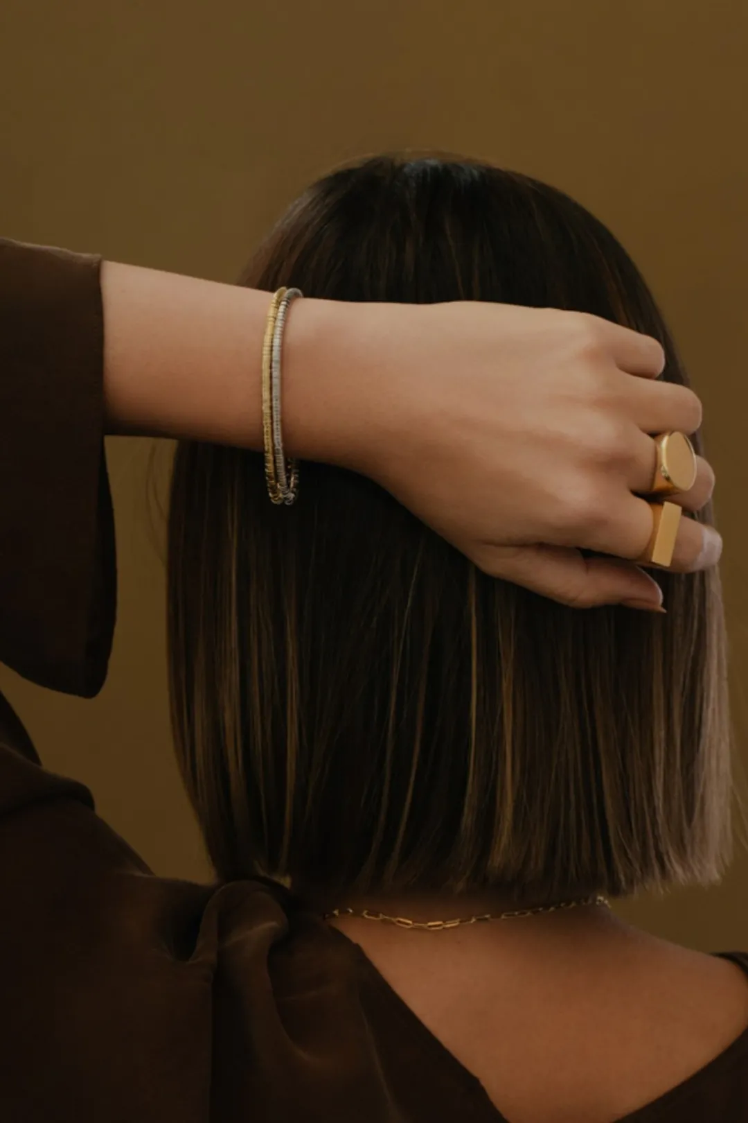 Dipua Pulseira Edi em Prata - Design Contemporâneo com um Toque Charmoso