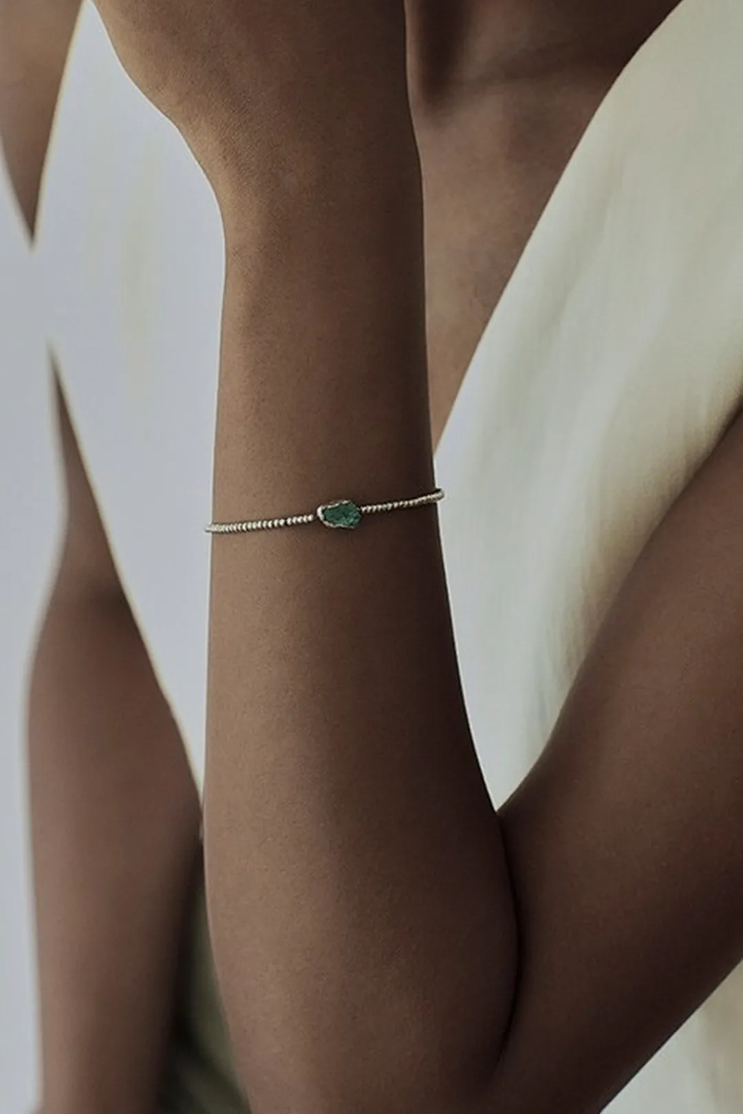 Dipua Pulseira Água-Marinha Banhada a Ouro - Beleza Natural com Toque Moderno