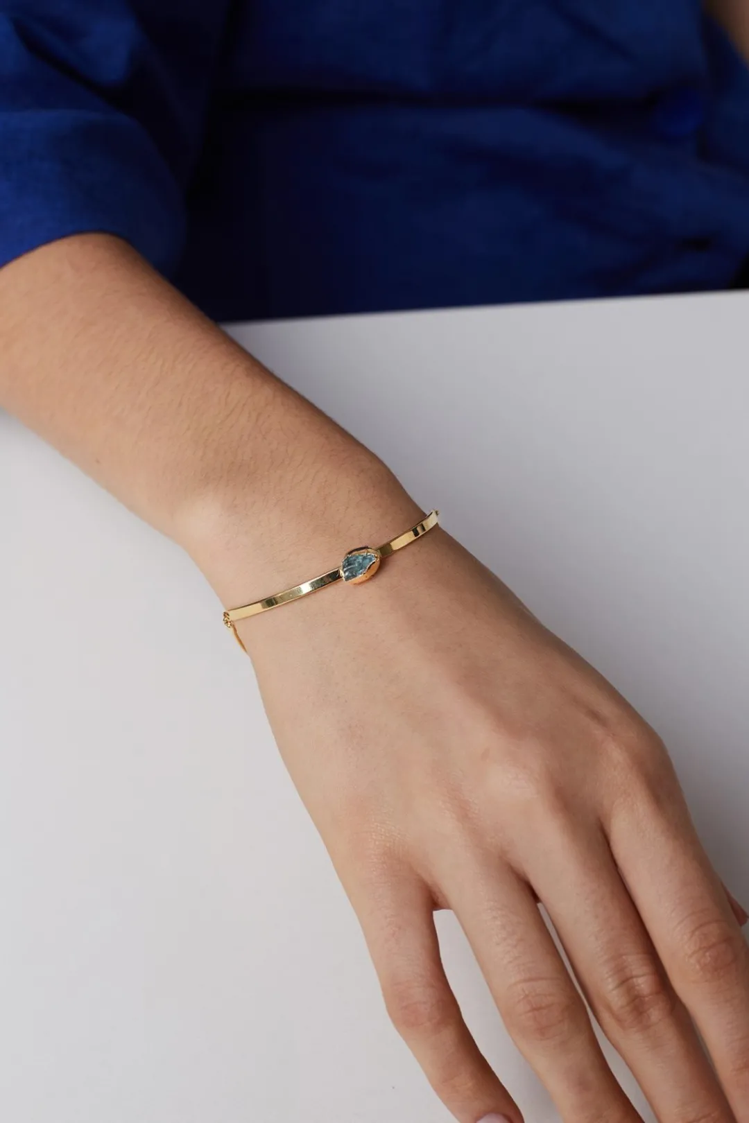 Dipua Pulseira Zeni: Acessório Dourado que Encanta